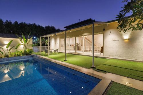 Bhongir Villa | The Farmstays EGFPool4BHKGardenACWi-Fi