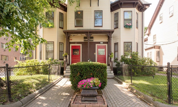 Allston Hotel | The Farrington Inn