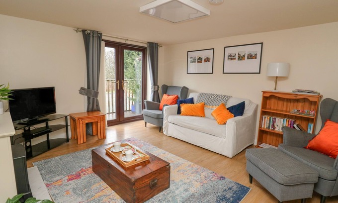 Llanwrthwl Cottage | THE FAULKNER, pet friendly, character holiday cottage in Rhayader