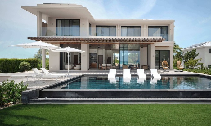 Leeward Settlement Villa | The finest luxury 6 bedroom villa on Grace Bay