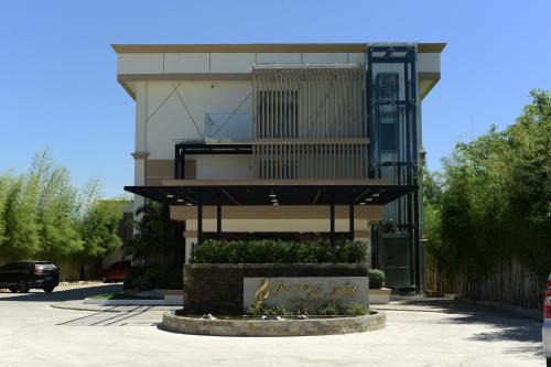 Lucap Hotel | The First Islatel