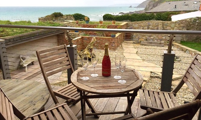 Portwrinkle House | The Fish Cellars - Luxury Holiday Cottage