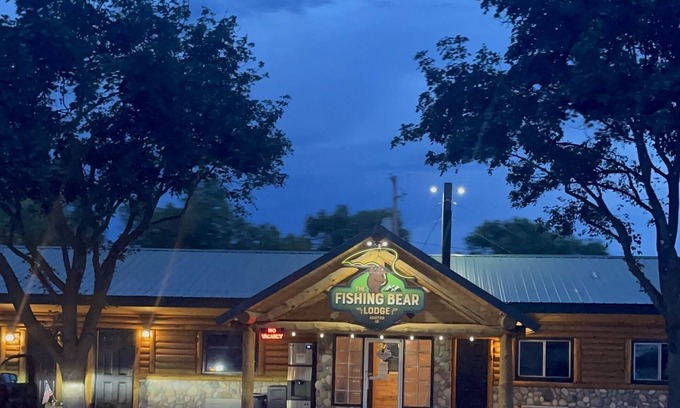 Ashton Hotel | The Fishing Bear Lodge