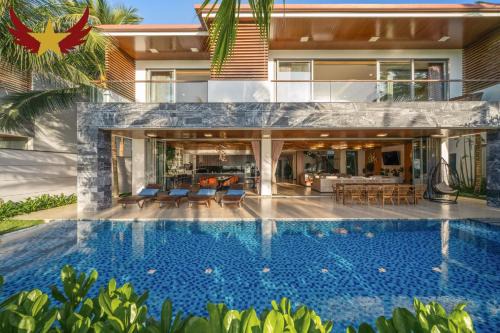 Ngu Hanh Son Villa | The Five Stars Villa 8 Bedrooms Beachfront