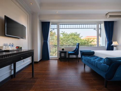 Ba Dinh Hotel | The Flower Boutique Hotel & Travel
