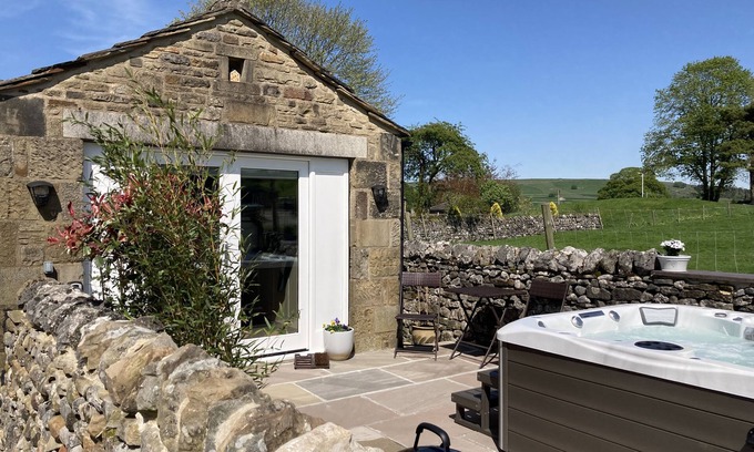 Linton-in-Craven Cottage | THE FOLLY, pet friendly, character holiday cottage in Threshfield