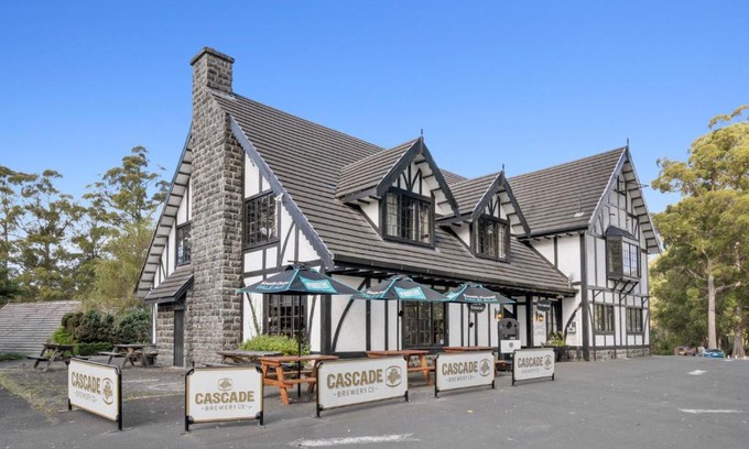 Port Arthur Hotel | The Fox and Hounds Historic Hotel