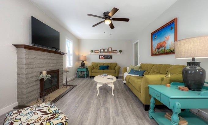Ponca City House | The Fox Den, Pet Friendly, Broadband WiFi, Great Location