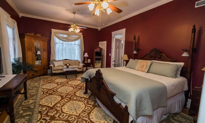 Guthrie Bed & Breakfast | The Franklin Room at The Judge's Chambers
