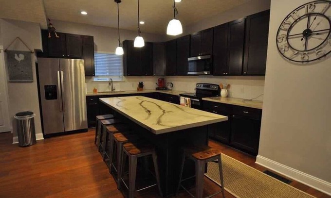 West Columbus House | The Franklinton Farmhouse- 4 Bedrooms