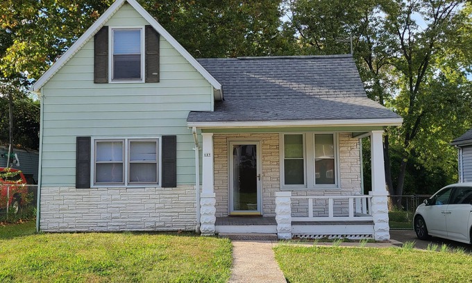 Belleville House | The Frog Prince Cottage- Pet Friendly