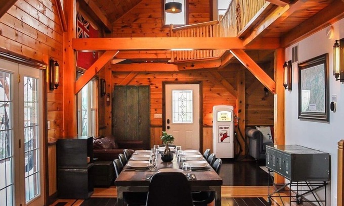 Frontenac Cabin | The Frontenac: A Lakeside Cabin Retreat with Sauna