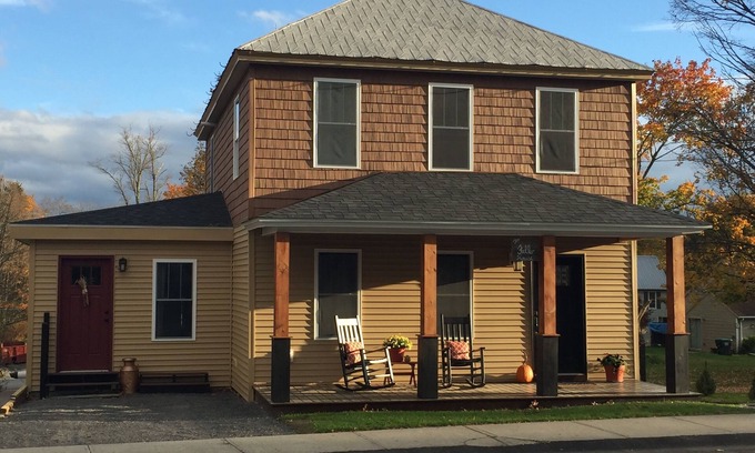Smyrna House | The Fuller House - 15 Mins from Colgate