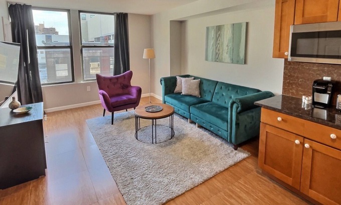 Chinatown Apartment | The Funky 2bd Apartment next to the convention center and reading terminal.