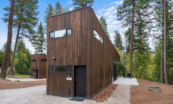 Lakeside Cabin | The Gallatin at Stoner Creek Cabins