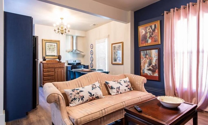 Clifton Apartment | The Gallery Loft - Walk & Dine!