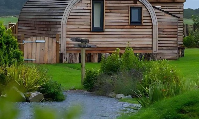 Newton Stewart Cabin | The Galloway Steading-The Hedgehogs Hideout Family cabin with Hot Tub