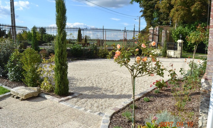 Lumigny-Nesles-Ormeaux House | THE GARDE POST 1 cottage apartment