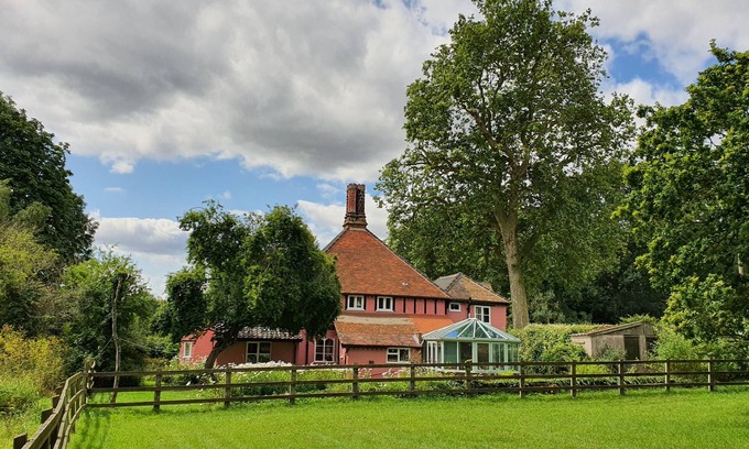 Wymondham House | The Garden Cottage - Six Bedroom House, Sleeps 12