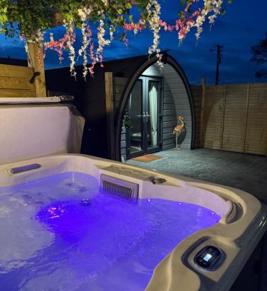 Buncrana Ski Chalet | The Garden Pod with Private Hot Tub
