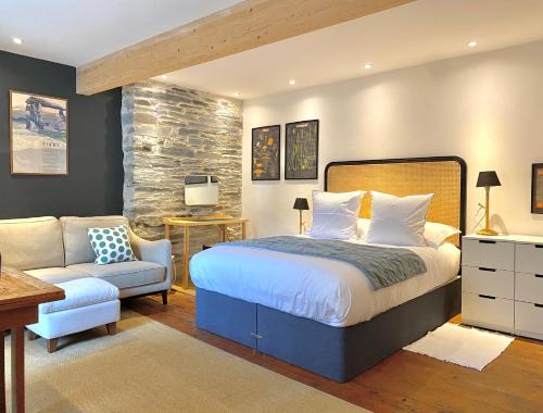 Cardigan Apartment | The Garden Room Apartment
