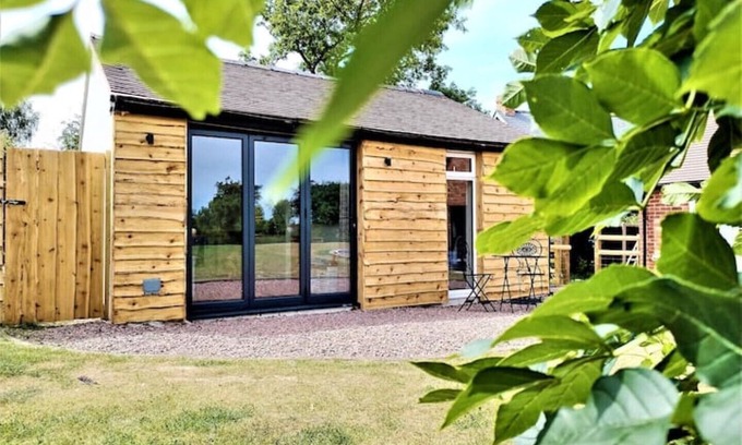 Broadwas Cabin | The Garden Room - Nature Stay