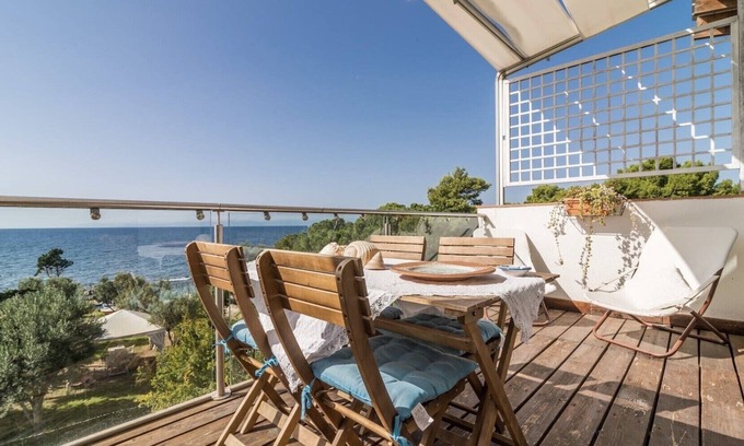 Terra Mala Villa | The gate to the seaExclusive villa for 12 people six bedrooms and five bathrooms.
