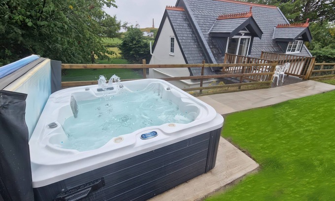 Llandudno Junction House | THE GATEKEEPERS COTTAGE - SKERRY VORE in Llandudno Junction