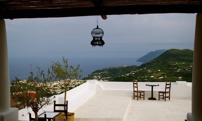 Pianoconte Apartment | The Gelso panoramic house in Villa Paradiso. Lipari