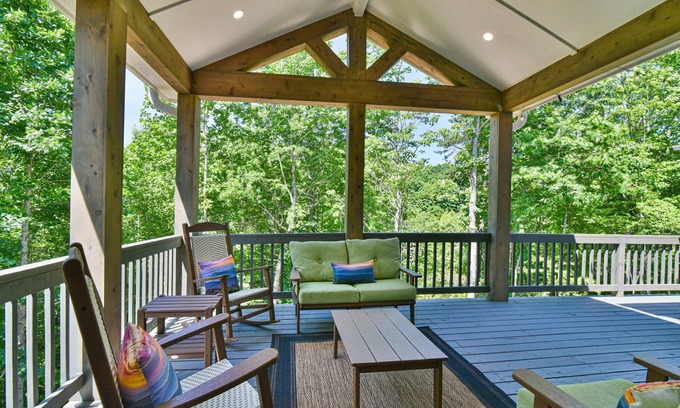 Black Mountain House | The Gem:New 5 Ensuite Bedroom Luxury Mountain Home