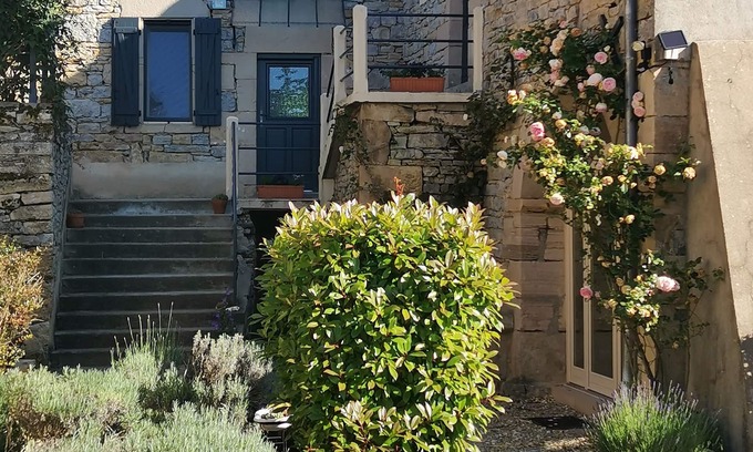 Villeneuve d'Aveyron House | The Girls' House