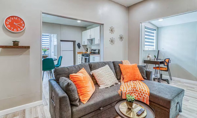 Pershing - Government Hill Cottage | The Golden Dusk Cottage