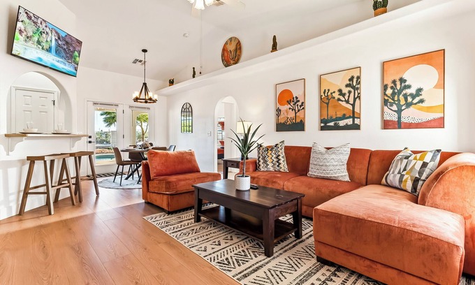 Sunridge Estates House | The Golden Oasis : Pool & Game Room n4BDRM 3BATH 12BED