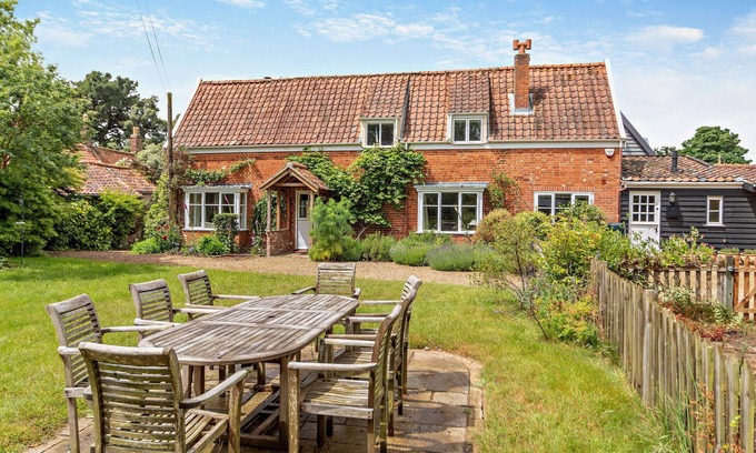 Saxmundham House | The Granary at Snape