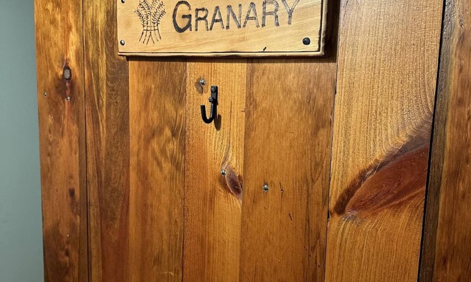 Etna Apartment | The Granary at The Yellow Barn Estate