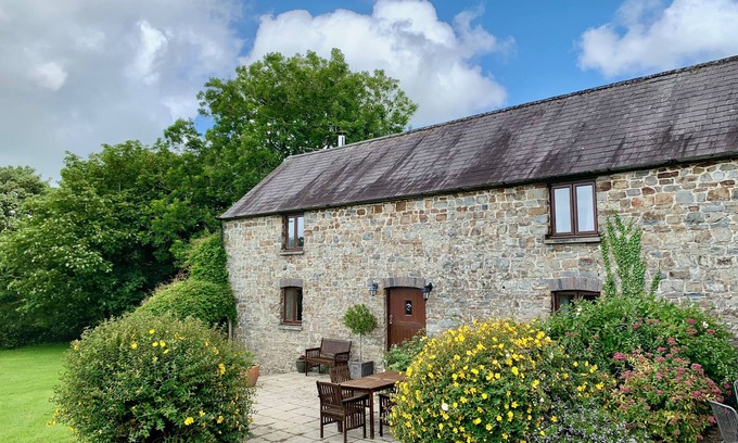 Cardigan Cottage | THE GRANARY, family friendly in Newport, Pembrokeshire