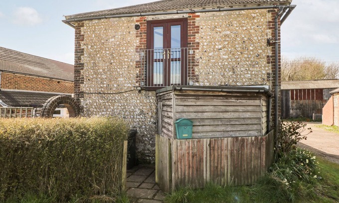 Edburton Apartment | THE GRANARY, pet friendly, with a garden in Fulking
