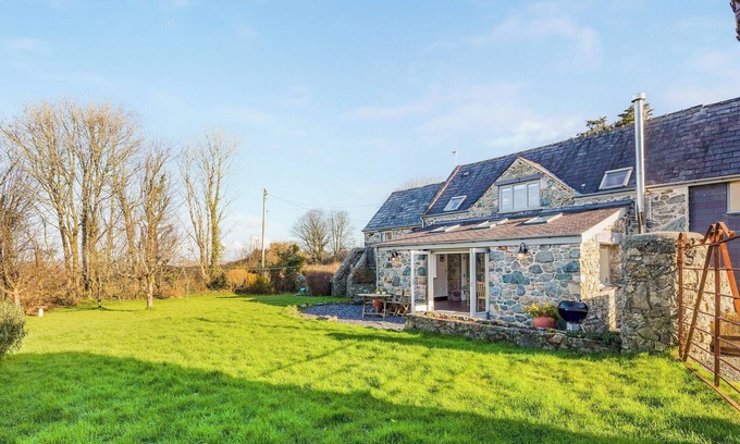 Llangaffo Cottage | The Granary - UK48740