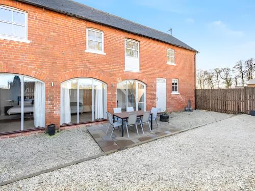 Cottingham House | The Granary, Wolds Way Holiday Cottages, spacious 3 bed cottage