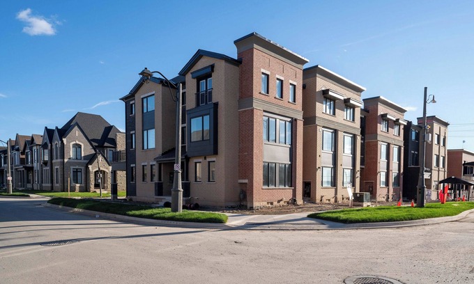 Oakville House | The Grand 5 Bedroom Oakville Escape