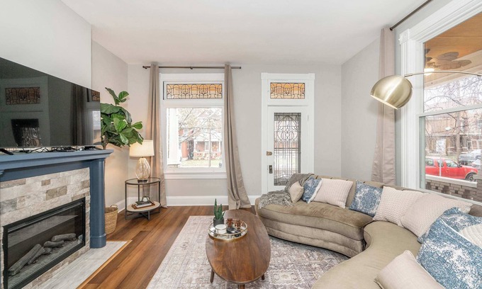 Ludlow House | The Grand Elm House – Updated 4 BDR Close to City!