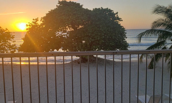 Seven Mile Beach Condo | The Grandest of Grandviews on 7 Mile Beach! 2nd floor 2 bed-2 bath beachfront!
