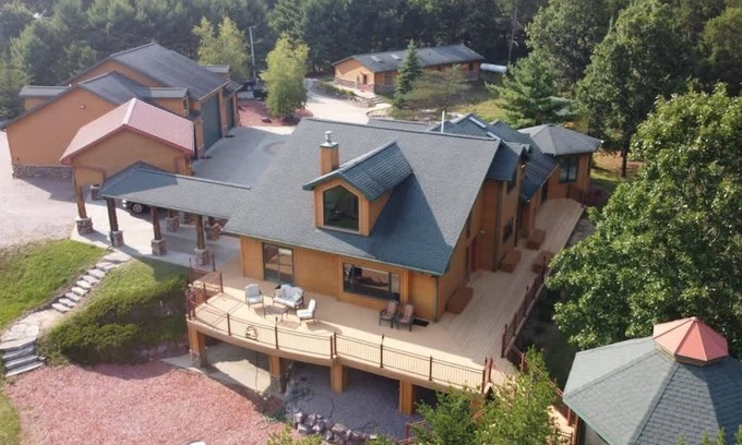 Wisconsin Dells House | The Great Escape - Private Resort by Patriot Prop.