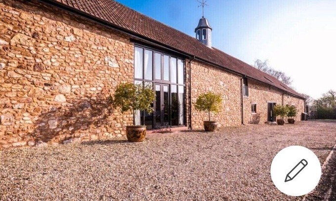 West Buckland House | The Great Long Barn Somerset Stays frm £100-£150pppn Festive from 1-3 nights £5k
