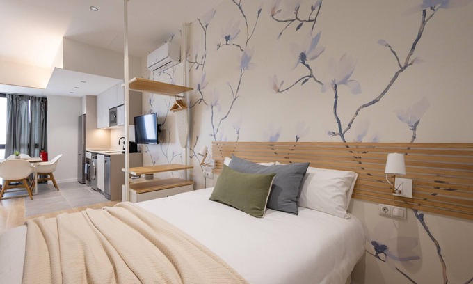 Nou Moles Apartment | The Green Apartment III by Florit Flats