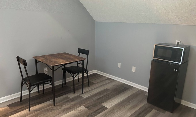 West New Haven Apartment | The Green Lily Suite