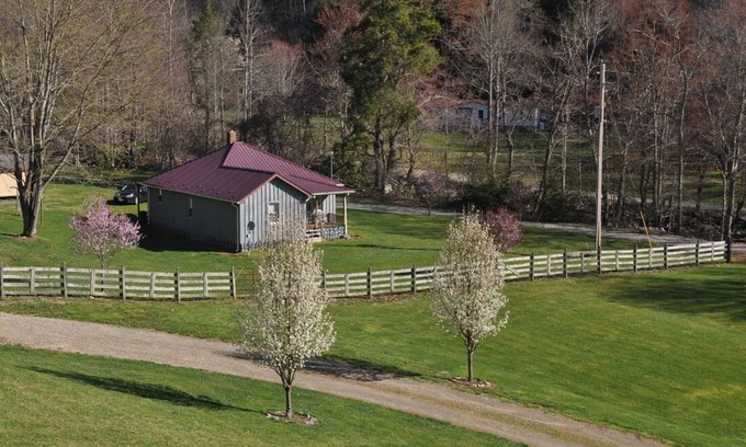 Wilson Creek Cottage | The Grey Cabin at Highland Hideaways