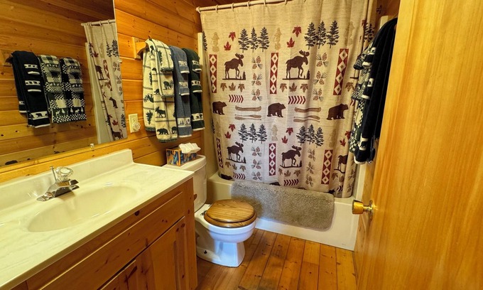 Columbia Falls Cabin | The Grizzly Cabin at Glacier Park is in the remote North Fork, Flathead River.