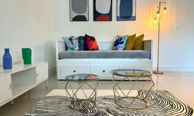 Coconut Grove Apartment | The Grove 8 10 min from Beach. In the heart of Coconut Grove and CocoWalk