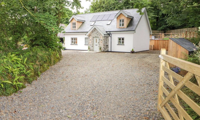 Haverfordwest Cottage | THE GROVE, pet friendly, luxury holiday cottage in Haverfordwest